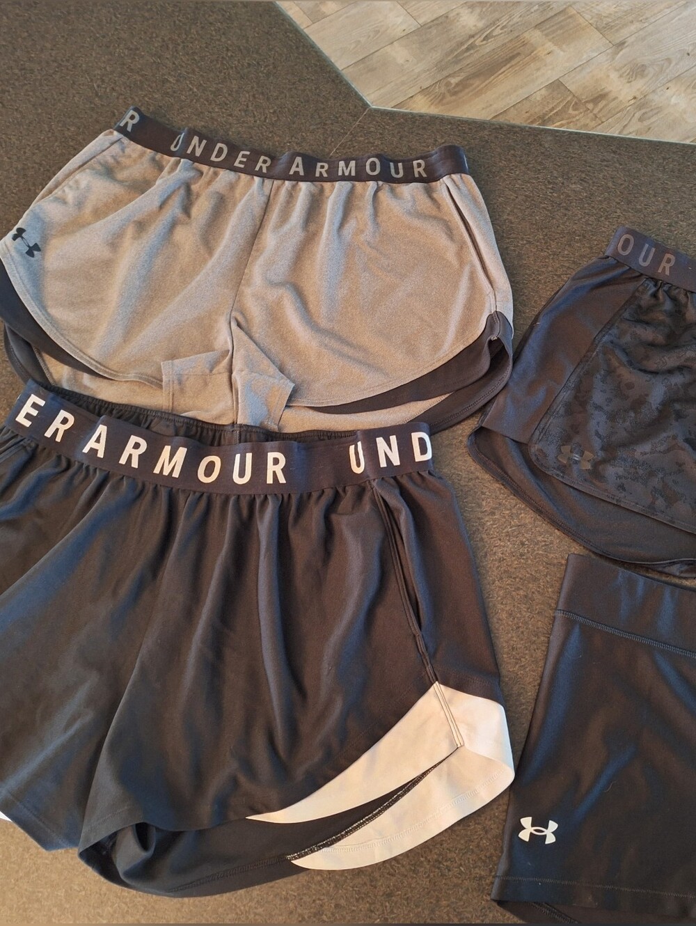 Womens Under Armour Black Athletic Shorts and Sports Bras Set
